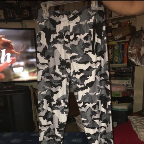 Lady’s Fashion Leggings. $8 each or 2 for $12 - Picture 1 of 6